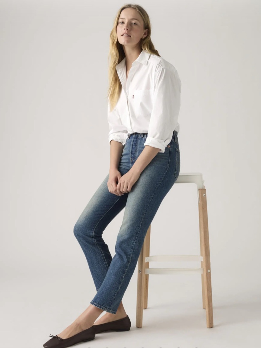 Levi's Women's Straight Leg Jeans in Blue Wash